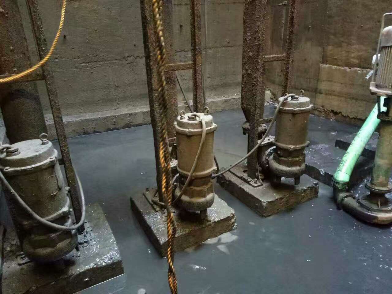 通道污水池清理